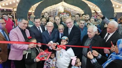 محافظ بورسعيد يفتتح معرض 