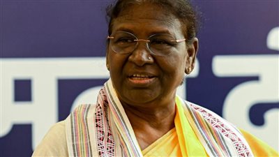 رئيسة جمهورية الهند ورئيس الوزراء الهندي يستقبلان الرئيس السيسي