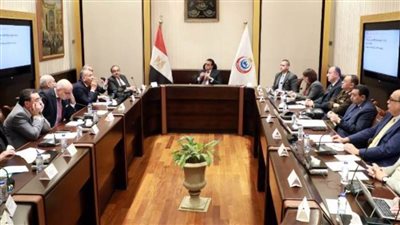 وزير الصحة يجتمع باللجنة الاستشارية العليا لطب الأسنان 