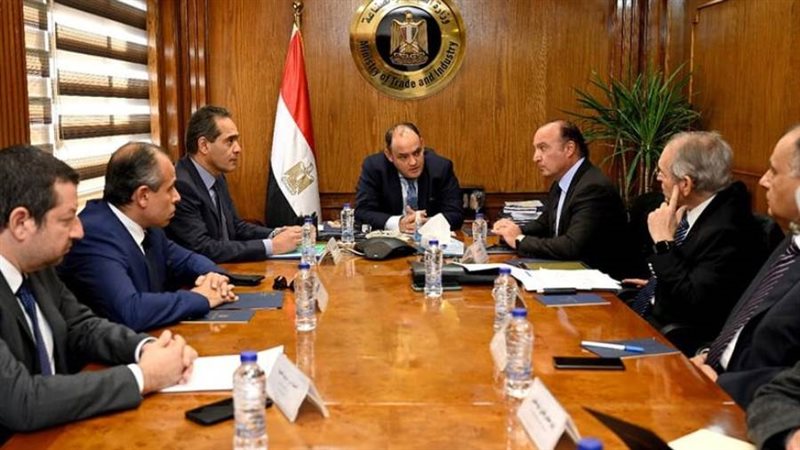 وزير التجارة يبحث
