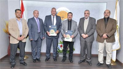 منح دراسية ووحدات تجريبية مطلوبة لتطبيق البحوث من الشتلات خلال بروتوكول تعاون بين جامعة الوادى الجديد والشركة المصرية الخليجية لاستصلاح الأراضى الصحراوية