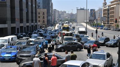 القوى الأمنية تعيد فتح شارع الحمرا ببيروت أمام حركة المرور