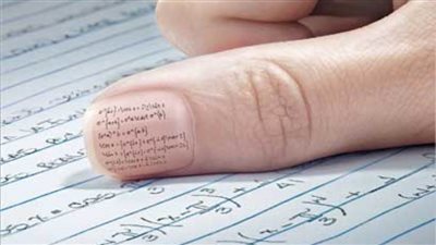 وقف معلمة عن العمل نشرت أسئلة الامتحانات على النت بسوهاج 