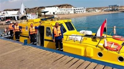 خدمة الإسعاف البحري بالقناة تنقل مريضا من إحدى السفن العابرة إلى المستشفى
