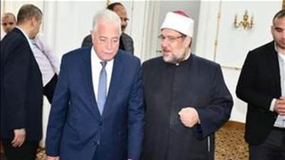 محافظ جنوب سيناء يبحث إنشاء جدارية تحمل صور قادة العالم الذين شاركوا في 