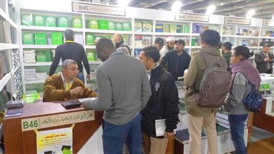 إقبال كثيف على إصدارات وزارة الأوقاف بمعرض الكتاب 