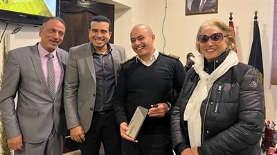 المصريين الأحرار يشارك احتفالات عيد الشرطة ويوزع الورود والدروع