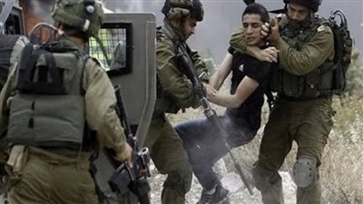  إصابات بالاختناق خلال مواجهات بين الفلسطينيين وقوات الاحتلال بالضفة الغربية