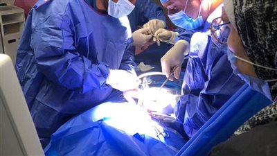 إجراء أول التداخلات الجراحية الميكروسكوبية للمخ والأعصاب بمستشفى سوهاج الجامعي الجديد