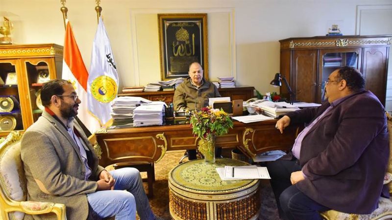 محافظ أسيوط يلتقي