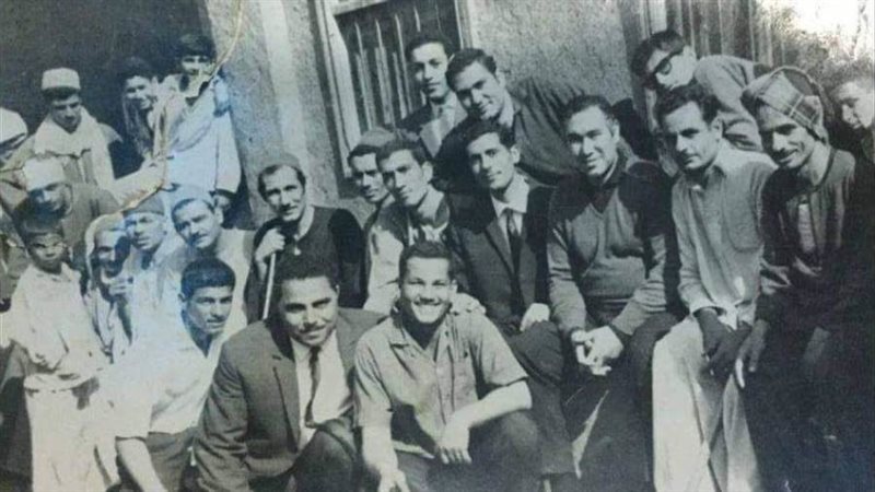 عبدالله غيث يرتدي