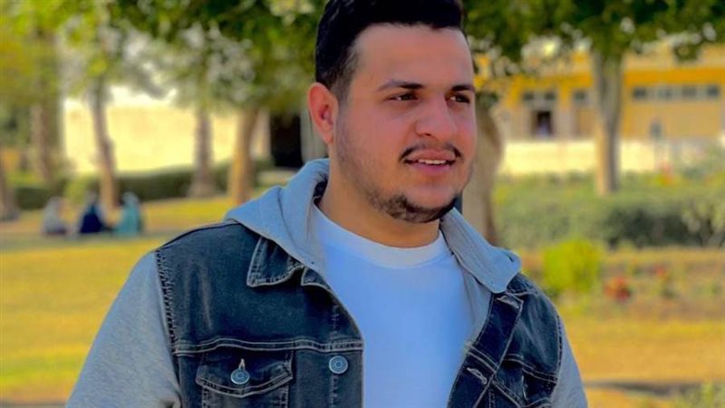 الفنان عبد العزيز