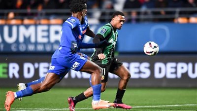 لانس يتعادل مع تروا ويفقد نقطتين ثمينتين في صراعه على صدارة الدوري الفرنسي