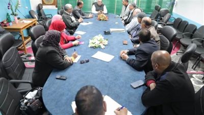  عقب تسلم مهام منصبه :وكيل تعليم الوادي الجديد يتفقد العمل بديوان عام المديرية