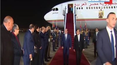 الرئيس السيسي يعود إلى أرض الوطن بعد جولة خارجية شملت الهند وأذربيجان وأرمينيا