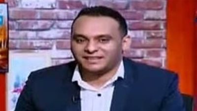 في ندوة رابطة الكتاب.. أحمد رمضان يتحدث عن أهم أدوات المذيع الناجح