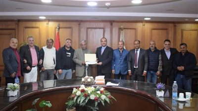 تكريم مراسلنا بدرع جامعة العريش وشهادة تقدير 