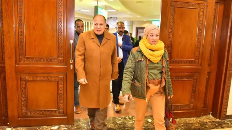 وزيرة البيئة ومحافظ