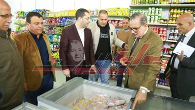 محافظ كفر الشيخ يتفقد المنفذ الدائم لمتابعة توفير المواد الغذائية