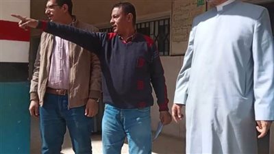 مدير التعليم النموذجي بمنطقة سوهاج الأزهرية يتابع معهد فتيات محمود عنبر النموذجي 