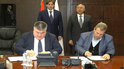  وزير النقل يشهد عقد إنشاء ورشة لصيانة وعمرة عربات القطارات الروسية 