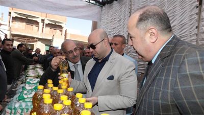 محافظ بني سويف يتفقد شادر السلع واللحوم بقرية إبشنا ويستمع لطلبات المواطنين