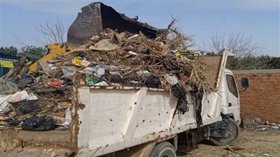 رفع ٢٦٠ طن قمامة ومخلفات وصيانة وتركيب ٧٦ كشاف إنارة بالإسماعيلية