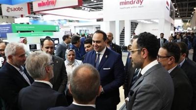 رئيس الرعاية الصحية يتفقد أجنحة شركات التكنولوجيا الطبية والتحول الرقمي بمعرض الصحة العربي