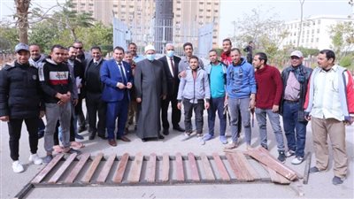 رئيس جامعة الأزهر يشيد بجهود العاملين في تجميل الحرم الجامعي