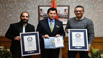 صبحي يكرم مغامرا بعد تسجيله رقمين في موسوعة جينيس