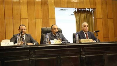 نائب محافظ المنيا يلتقي ساكني عمارات الإيواء لبدء إجراءات إزالة العمارات.. 