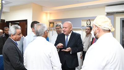 قافلة الأزهر تجري 1400 كشف و31 عملية بأول أيامها في قنا