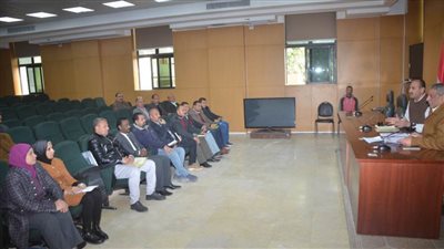  سكرتير مساعد بني سويف يترأس اجتماع لجنة مواجهة مخاطر الأمطار الغزيرة والسيول