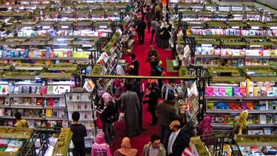 تفاعل كبير من زوار معرض الكتاب مع فرقة 