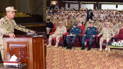  وزير الدفاع يلتقي عددا من القادة والضباط المعينين لتولي الوظائف القيادية بالقوات المسلحة