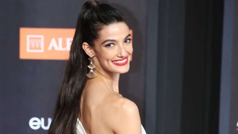 الفنانة تارا عماد