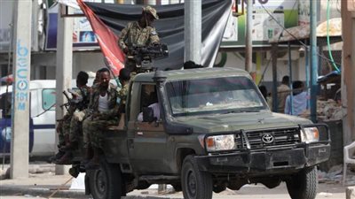 عنصران إرهابيان يسلمان نفسيهما للجيش الصومالي