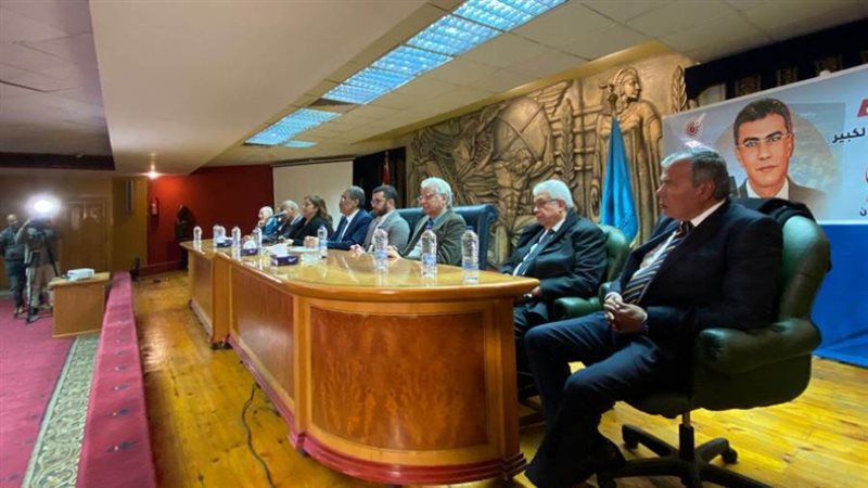 كبار الكتاب يشاركون