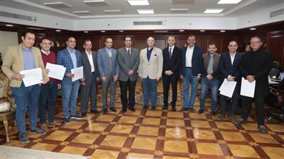 محافظ بني سويف يسلم شهادات الدفعة الأولى مجال تكنولوجيا المعلومات لدورات 