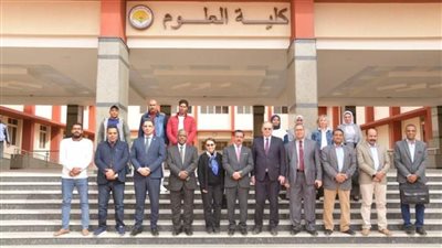 بالصور.. رئيس جامعة الوادي الجديد يستقبل سفير الاتحاد الأوروبي بالقاهرة 