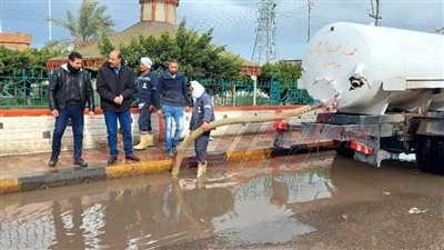 هطول أمطار غزيرة واستمرار رفع المياه في 6 مدن بكفر الشيخ