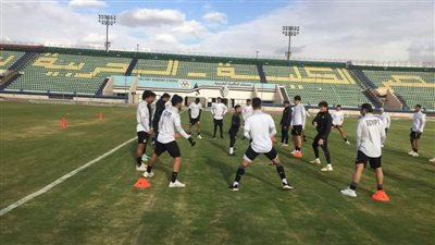 منتخب الشباب يواصل تدريباته بالكلية الحربية.. ومشهور وبركات يجتمعان باللاعبين لمواصلة الدعم