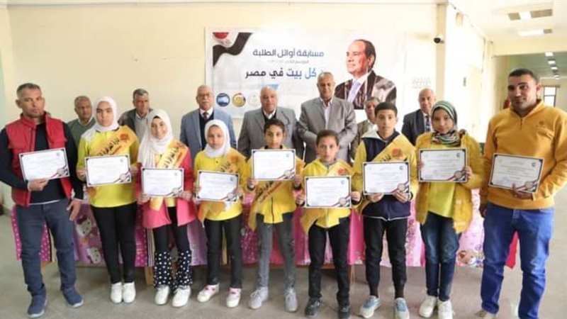 شهادات تقدير لأوائل