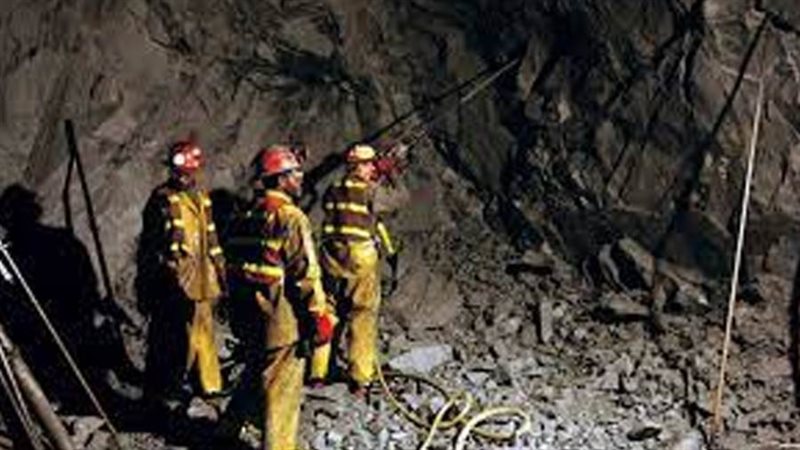 عمال الانقاذ - ارشيفية