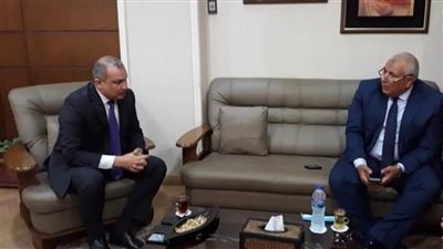 محافظ الوادي الجديد يبحث دعم خطة تطوير المناطق غير المخططة