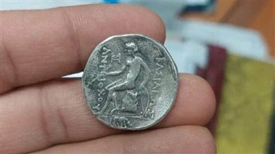 جمارك مطار الغردقة الدولي تضبط محاولة تهريب عدد من العملات المعدنية الأثرية