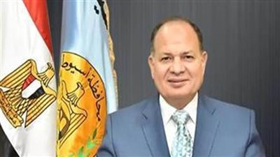 محافظ أسيوط: جارٍ تبطين 340 ترعة بتكلفة تتجاوز 2 مليار جنيه