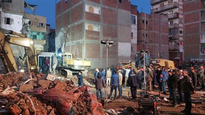 ارتفاع ضحايا انهيار منزل دمنهور لـ6 وفيات و23 مصابًا