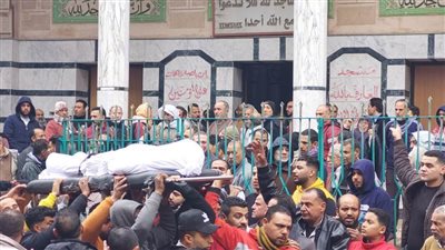 الوداع.. تشييع جثامين أب ونجليه من ضحايا عقار دمنهور المنهار