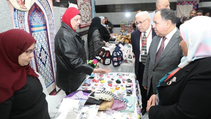 وزير المالية يتفقد